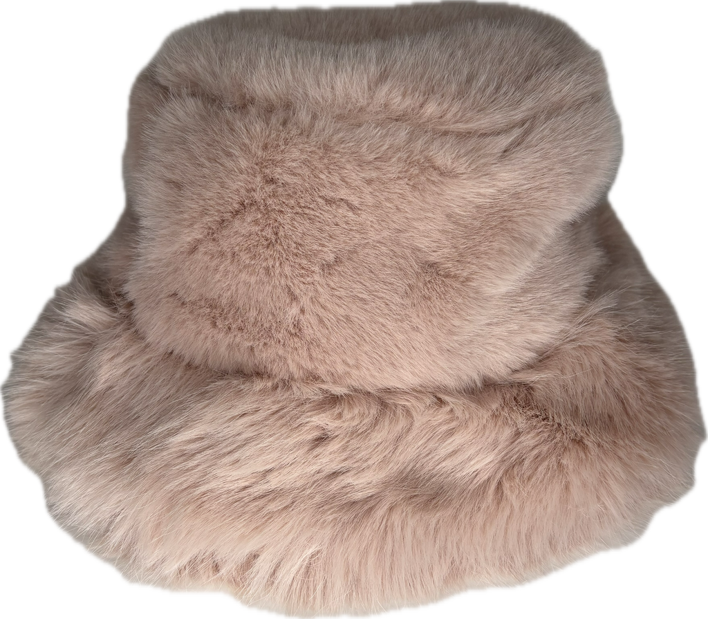 Fur bucket hat in baby pink