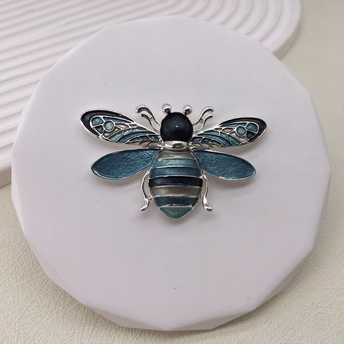 Bumble bee design magnetic brooch and scarf clip
