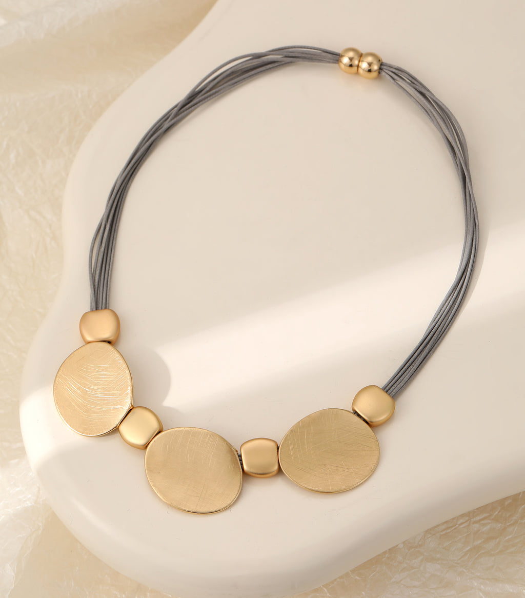 Short magnetic necklace, with gold round stations