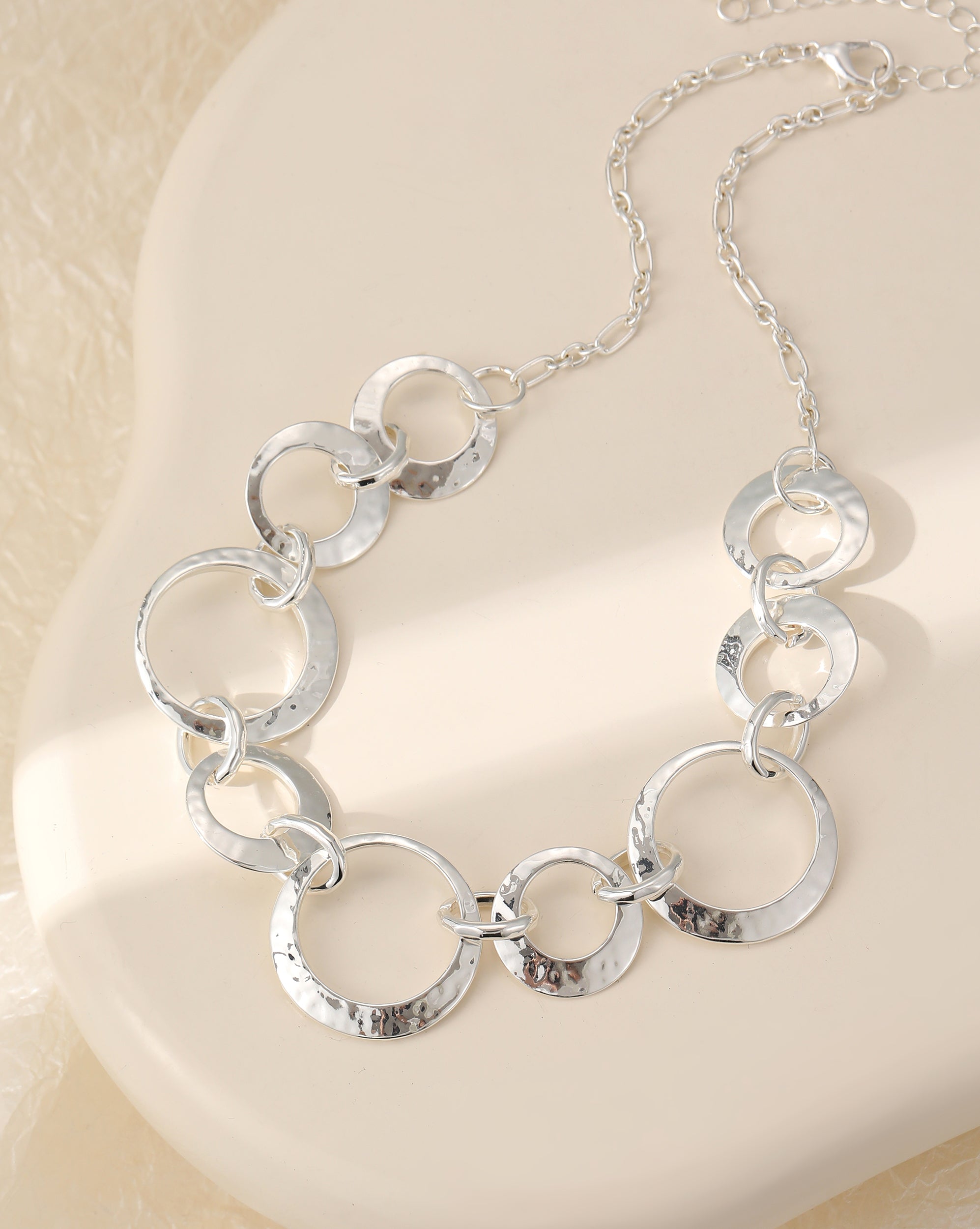 Short necklace, with silver battered metal circular links