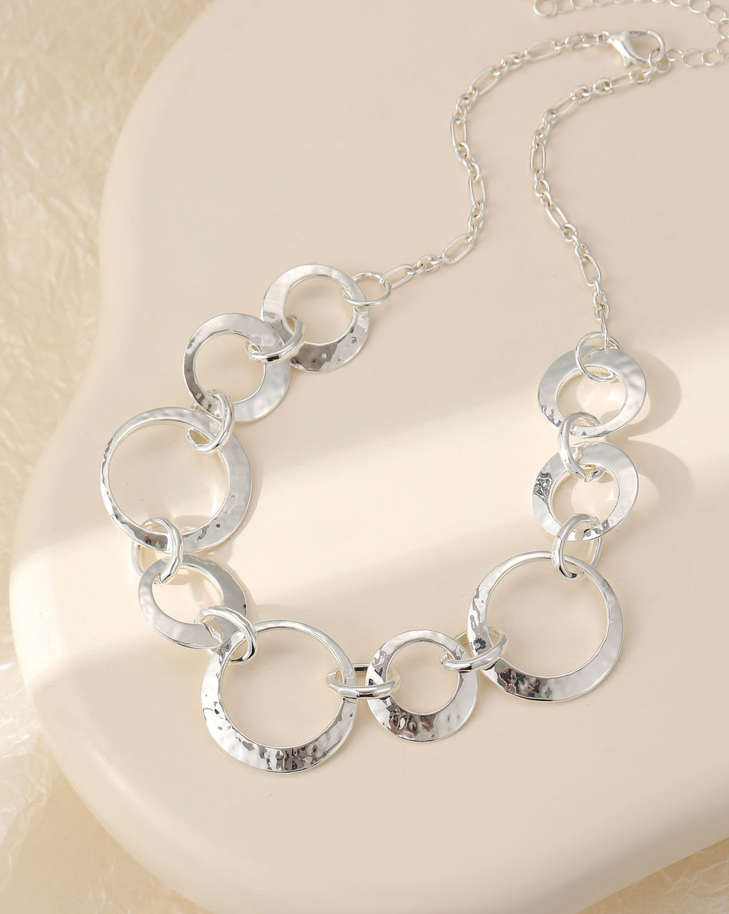Short necklace, with silver battered metal circular links
