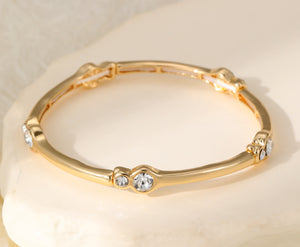 Elasticated bracelet in gold with crystal detail