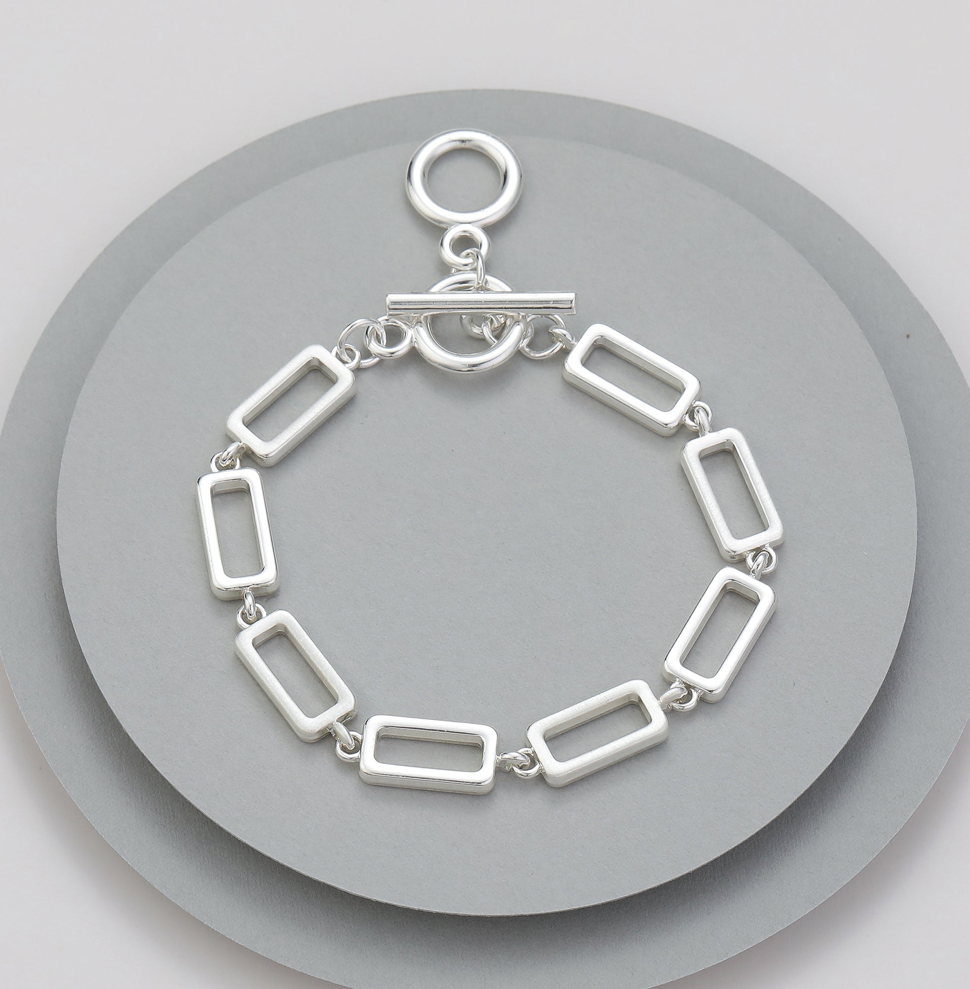T-bar fastening silver bracelet with rectangular links