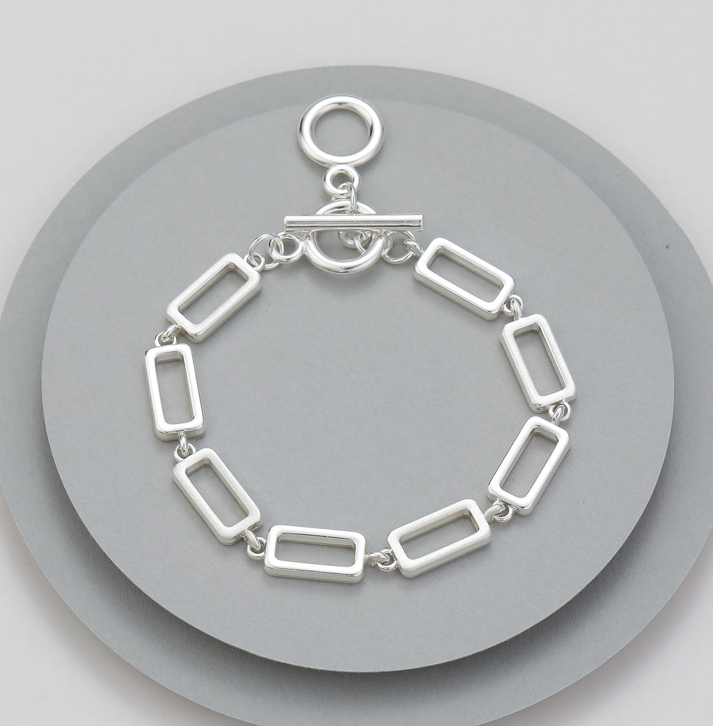 T-bar fastening silver bracelet with rectangular links