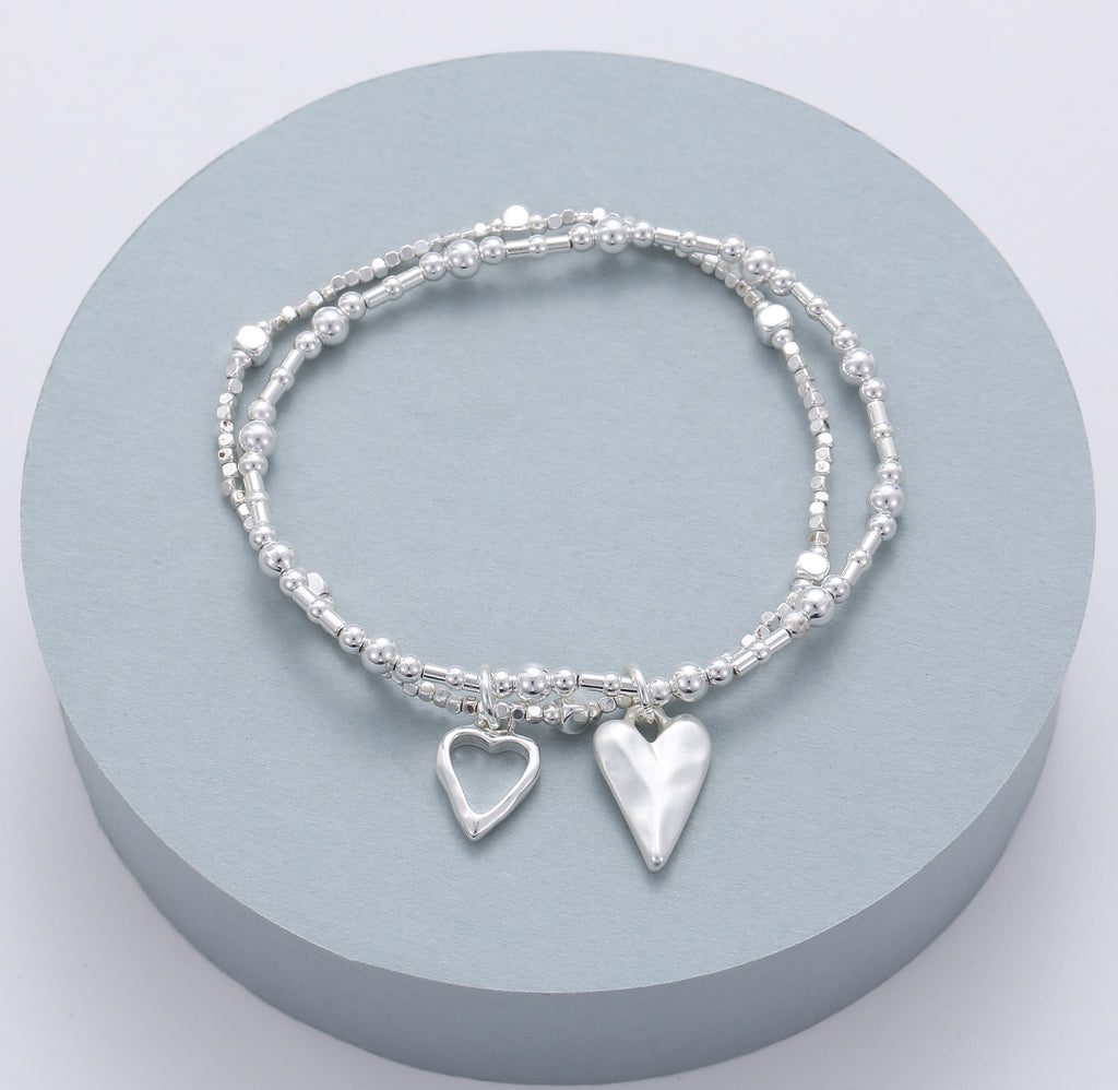 Elasticated bracelet in silver, with two-row open & solid heart pendant
