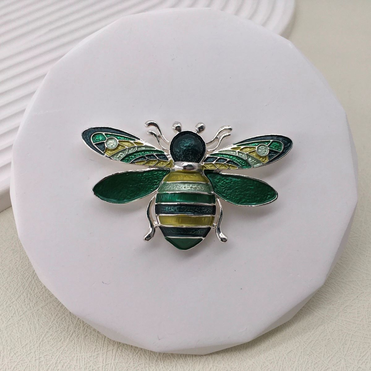Bumble bee design magnetic brooch and scarf clip