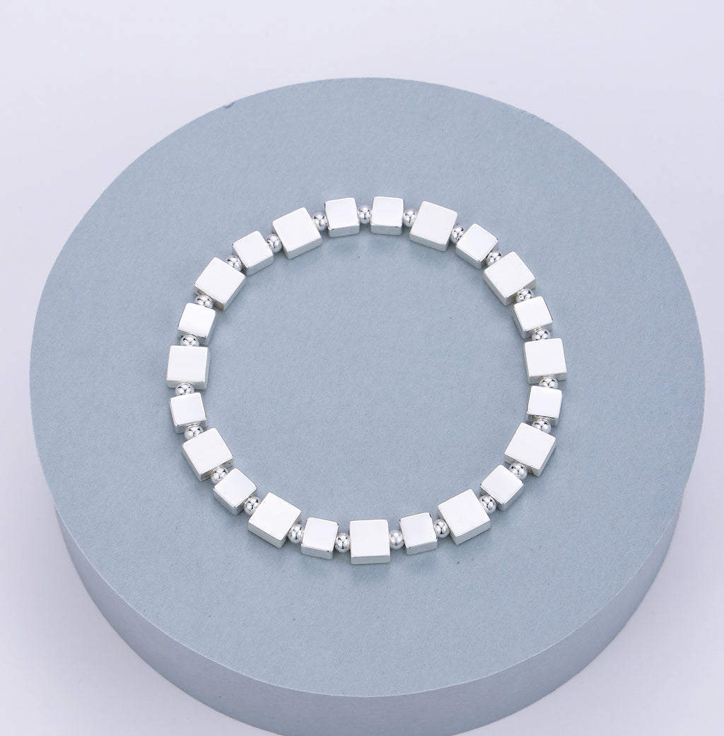 Elasticated bracelet in silver with square stations