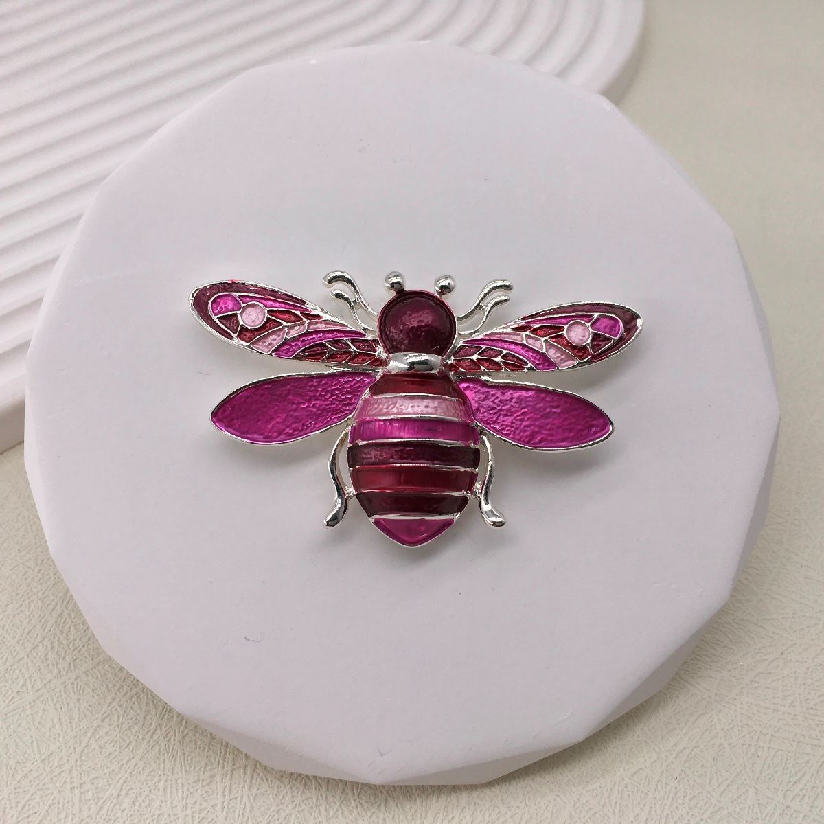 Bumble bee design magnetic brooch and scarf clip