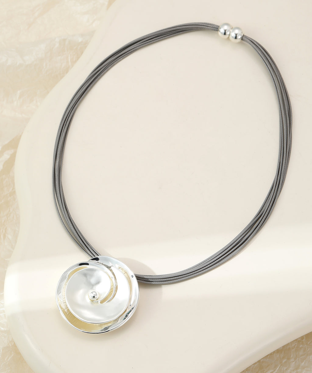 Short magnetic necklace, with silver rose detail pendant