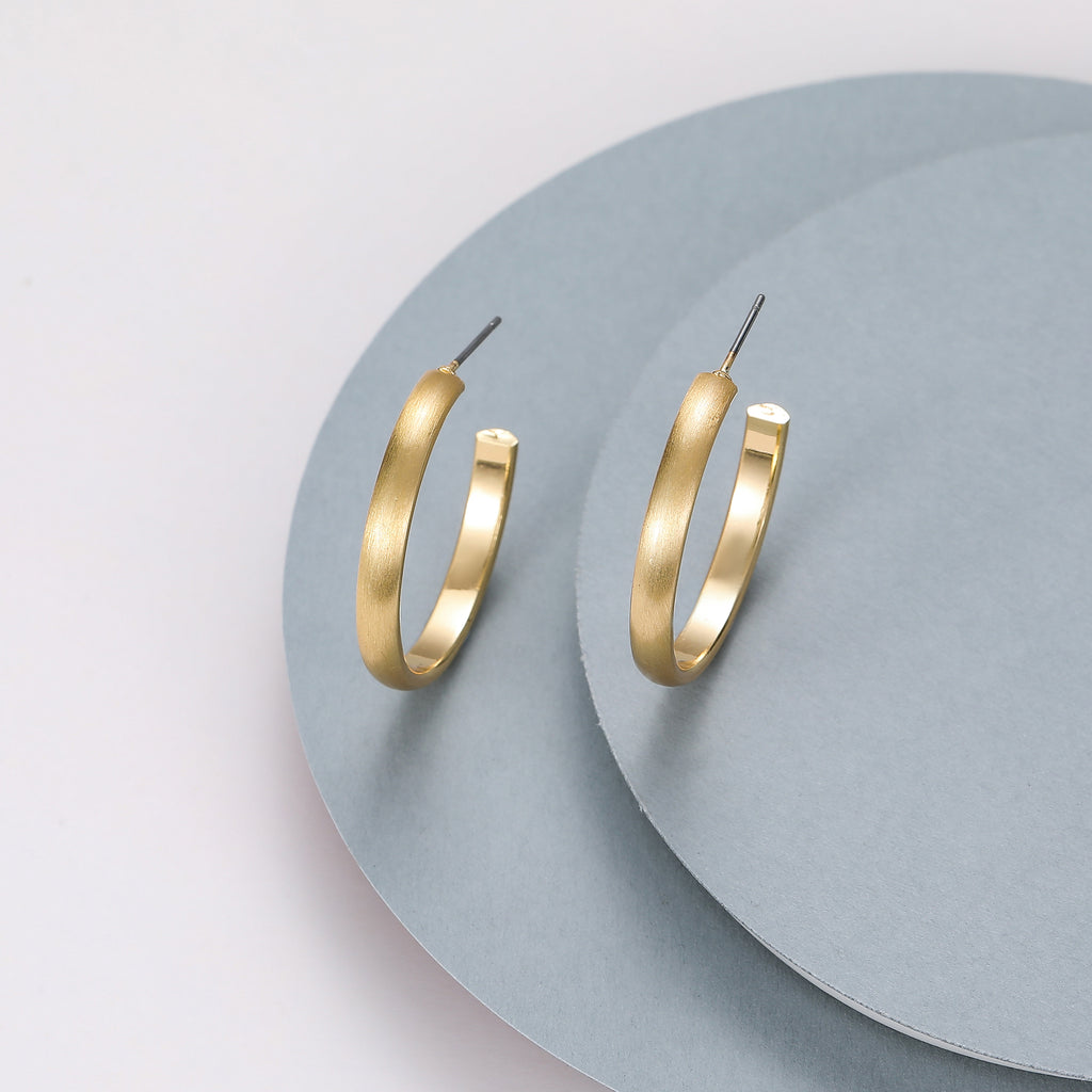 Matte gold hoops (2.5cm)