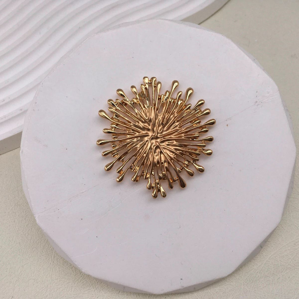 Gold starburst magnetic brooch and scarf clip